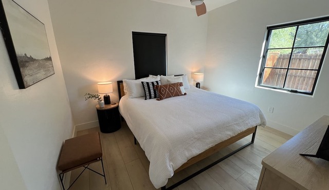 Sam Hughes Desert Oasis, Private Pool & Walk to UA in Tucson