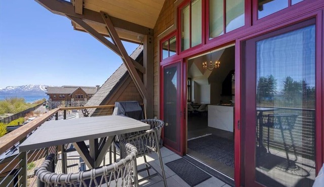 Loft w/spectacular lakeviews 4,217 sqft. 5 bed, 6 bath in Stateline