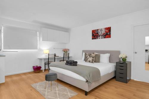 11 Guests 6BR, 5 plus 1 Self Contained Granny Flat in Adelaide