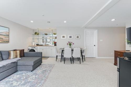 Bright 2BR Lower Suite for 6, Vancouver, Near UBC, Beach & Downtown in Vancouver