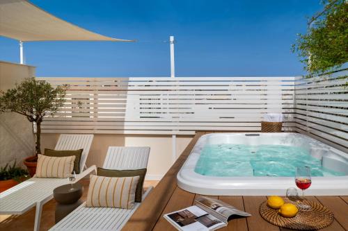 Alameda 1851 - Terrace and jacuzzi in Seville