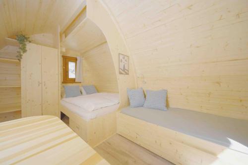 Traumhafter POD-M mit Seesicht - mit Terrasse aber ohne privates WC in Alpnach