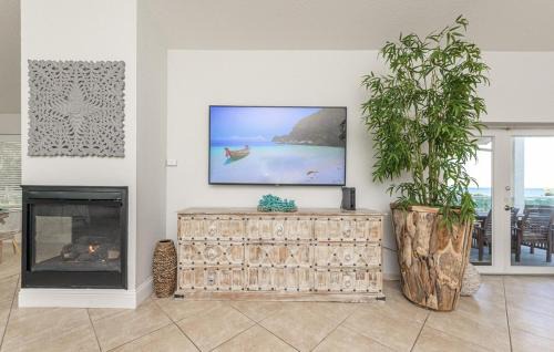 Oceanfront Luxury Villa 5Bedroom and 4Bath Beach Access in Hollywood