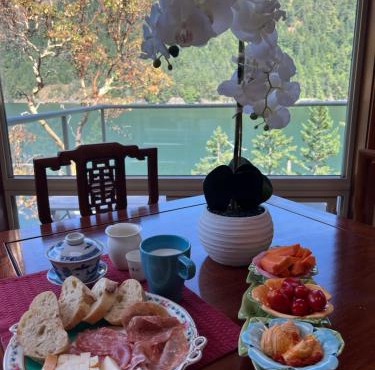 Malahat Fairyland Cottage in Malahat