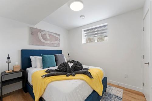 Spacious new 3BR, sleeps 10, King Bed, 8min to YWG in Winnipeg