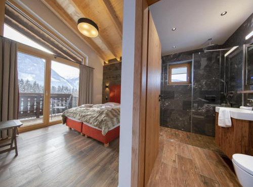 Luxury Chalet with Views and Sauna in Neukirchen am Großvenediger