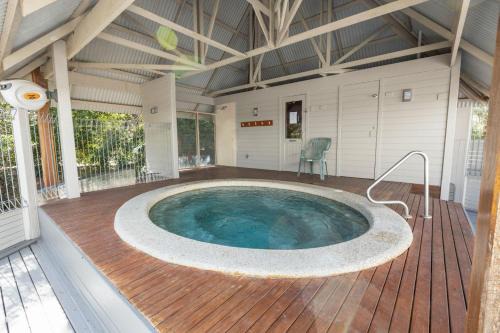 Ivanhoe - Waterfront Retreat in Goon Nure